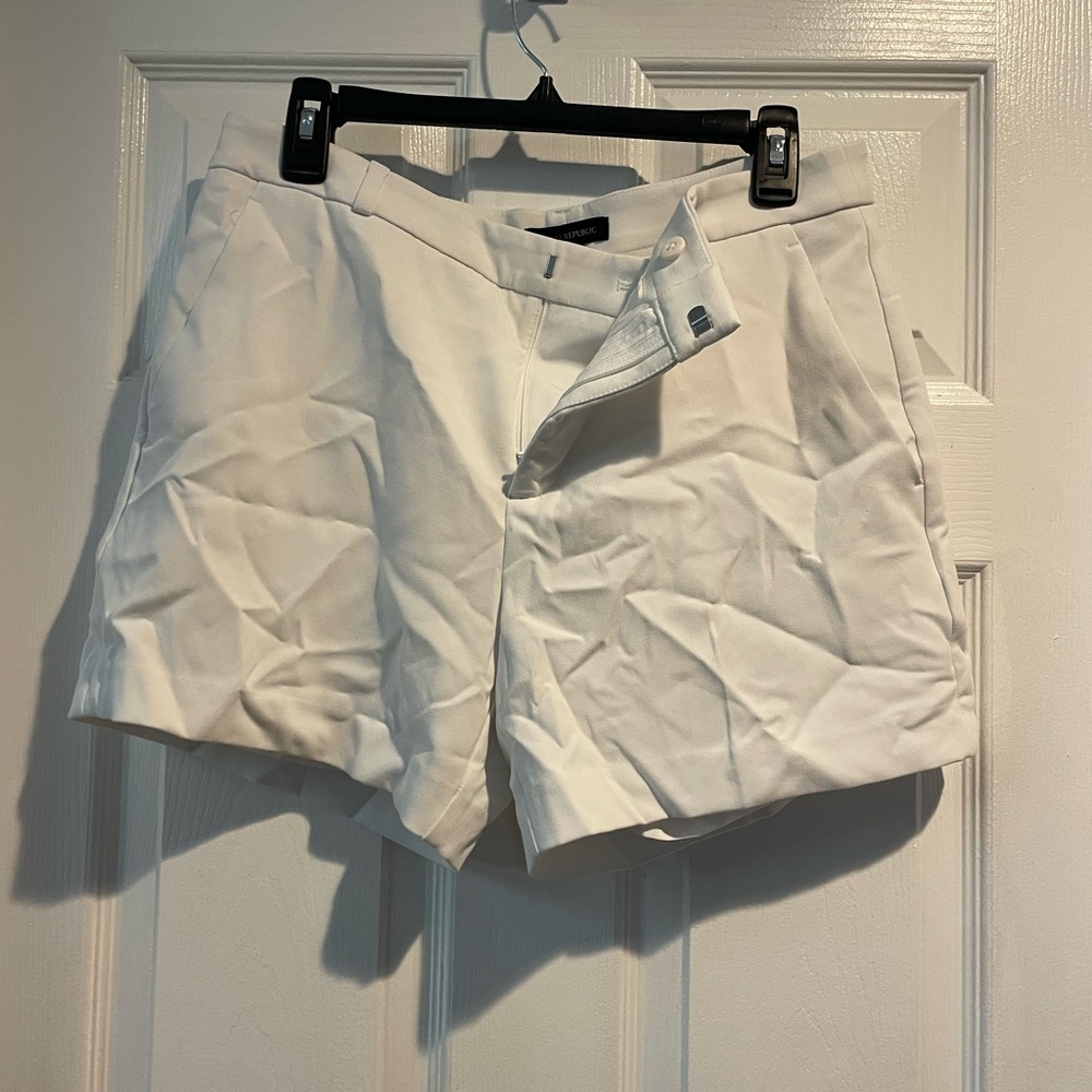 NEW Banana Republic Classic White Women's Shorts Size 8
